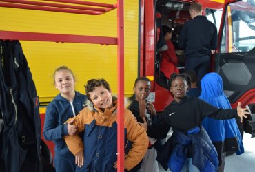 VISITE PAR LES ENFANTS DES ÉCOLES DE LA CASERNE DES POMPIERS